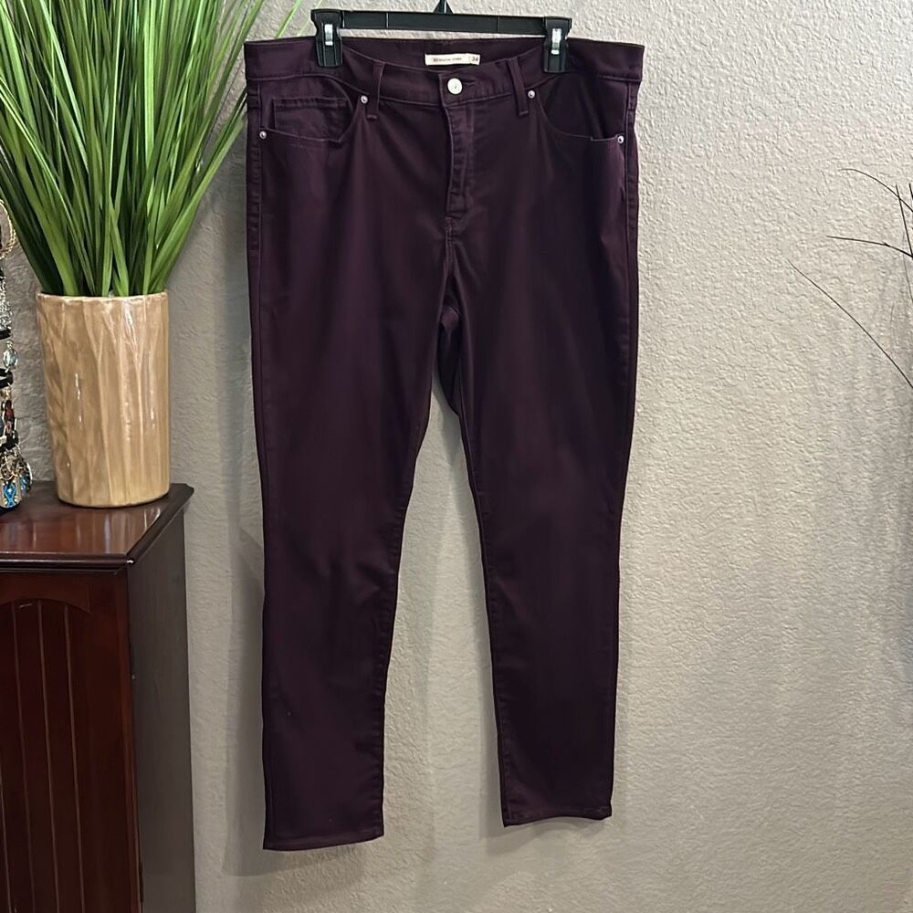 B2/5 Levi’s 505 straight leg, plum corduroys size 30/31
